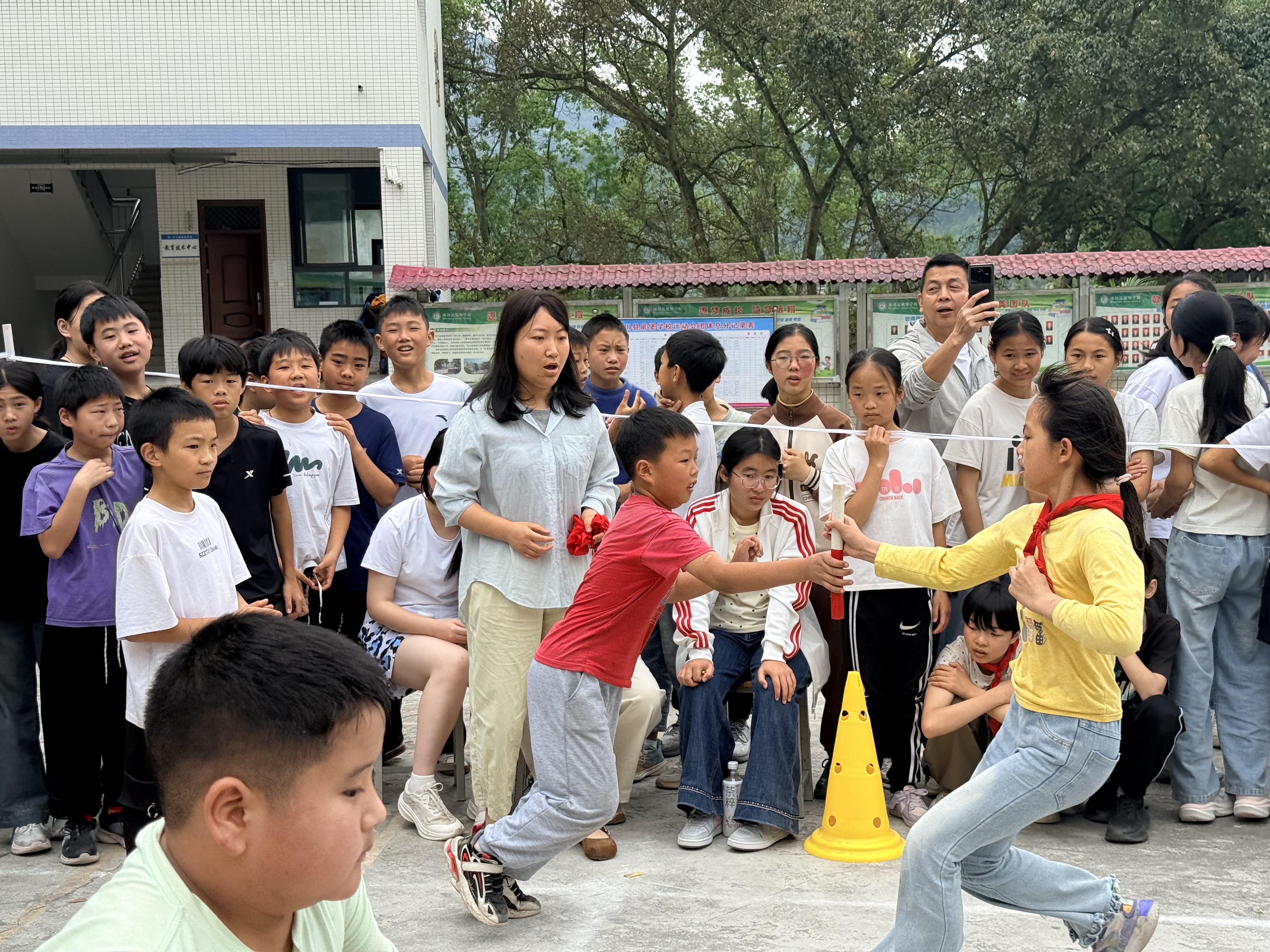 小学100米迎面接力