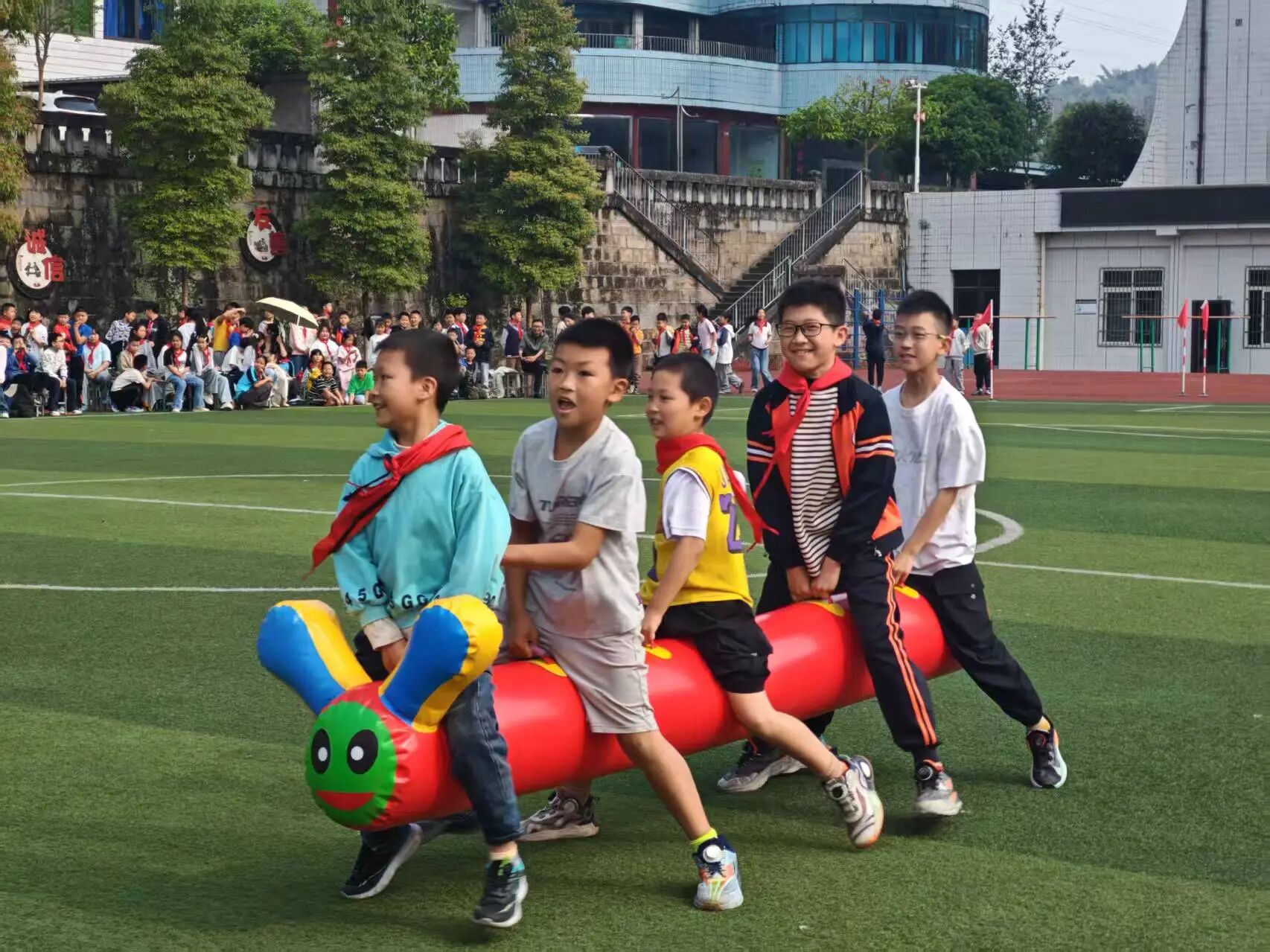 毛毛虫竞速