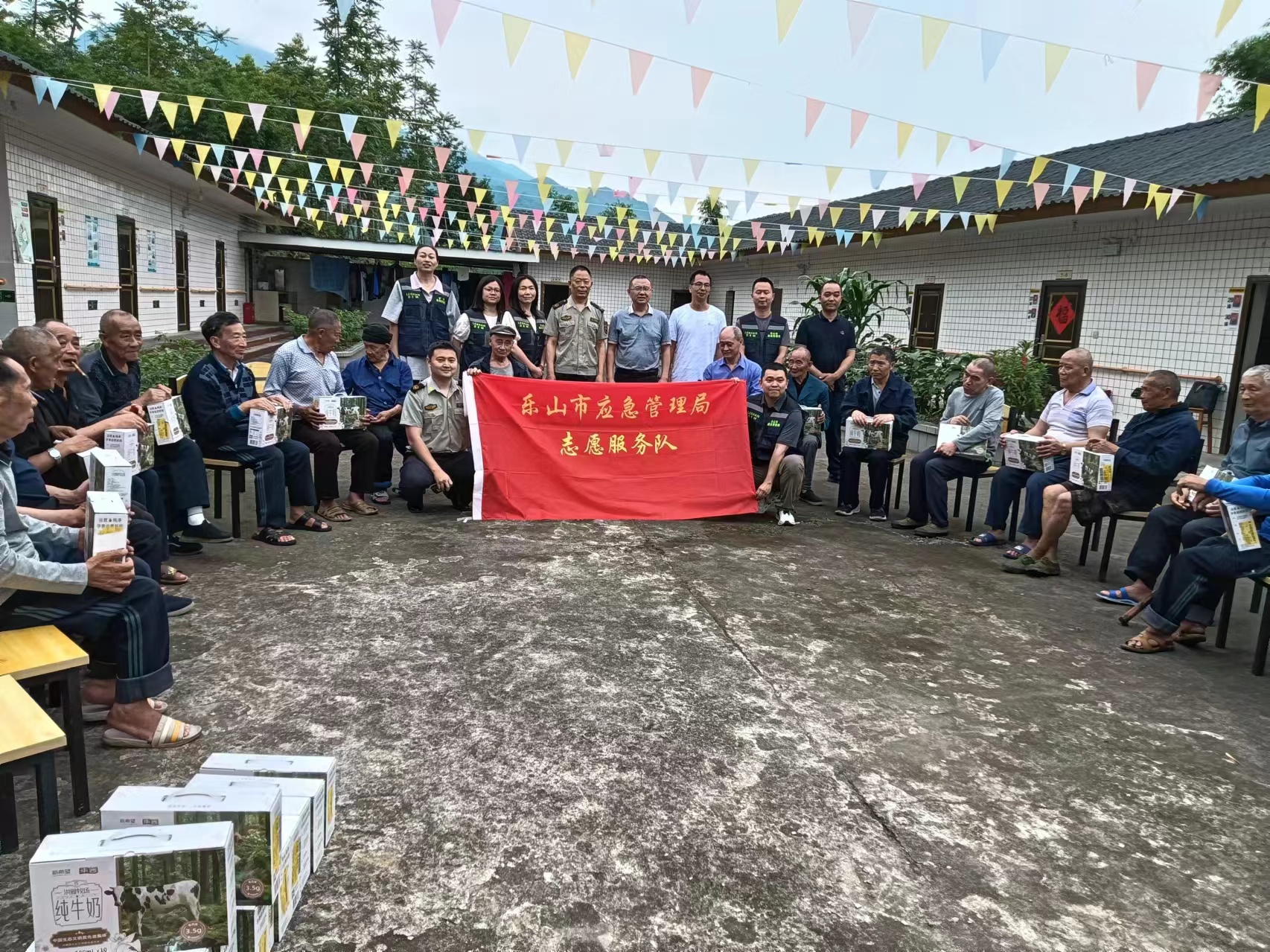 市应急局慰问杨村乡敬老院