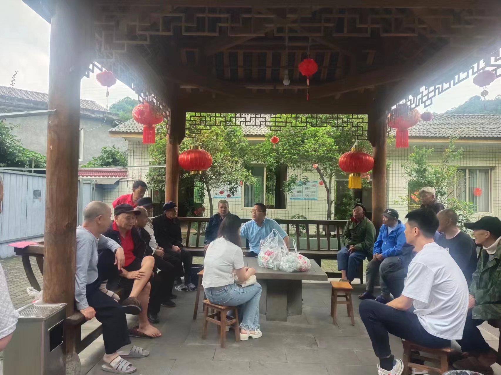市农业农村局慰问利店镇凤村敬老院